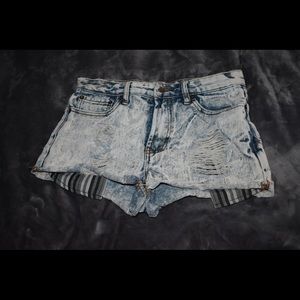 funky jean shorts 👽